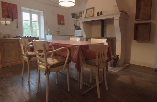 Barricourt House | Quaint Holiday Home in Tailly