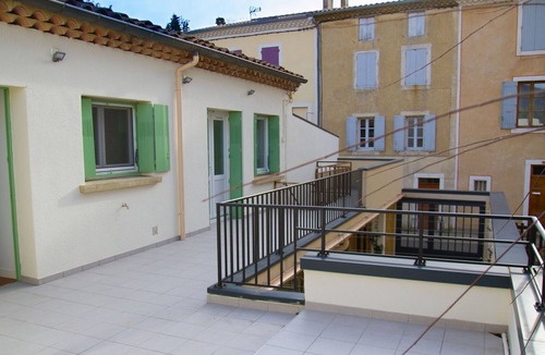 Dieulefit House | Quaint Holiday Home in Dieulefit with Hot Tub