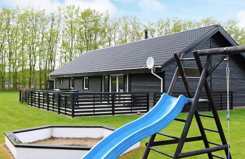 Egense House | Quaint Holiday Home in Storvorde with Sauna