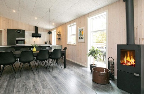 Blavand Strand House | Quaint Holiday Home in Bl vand for near Sea