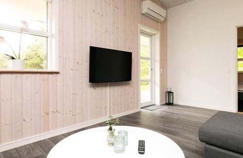 Blavand Strand House | Quaint Holiday Home in Bl vand for near Sea