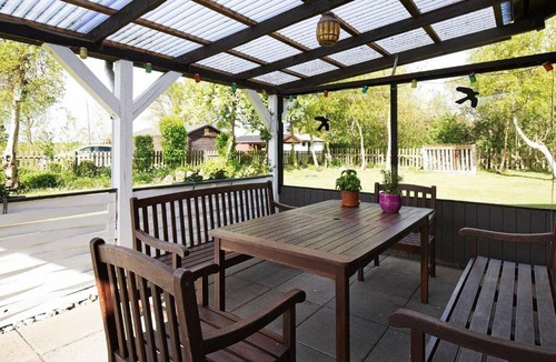 Kramnitse House | Quaint Holiday Home in R dby with Jetty