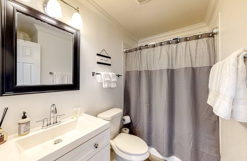 Apache Shores House | Quaint home with an enclosed yard, patio, fire bowl, washer/dryer, & central AC