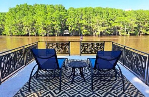 Uncertain House | Quaint Lakefront Cabin Incredible for Water and Outdoor Adventures in Texas