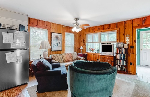Poultney Cottage | Quaint lakefront home with great views & full kitchen