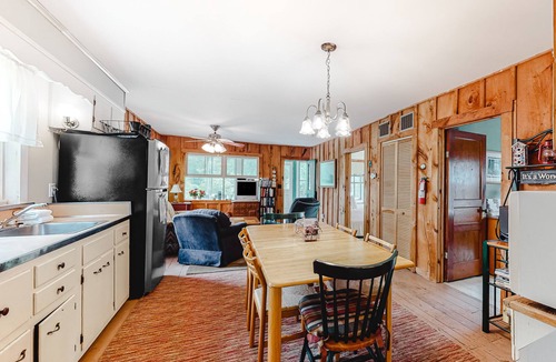 Poultney Cottage | Quaint lakefront home with great views & full kitchen