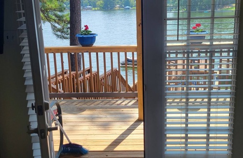 Jackson Apartment | Quaint lakeside studio on Jackson Lake .