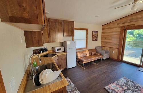 Littleport Cabin | Quaint Lakeview Cabin