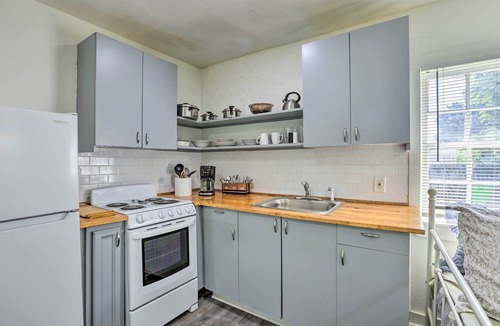 Leeds Apartment | Quaint Leeds Studio w/Yard ~ 18 Mi to Birmingham!