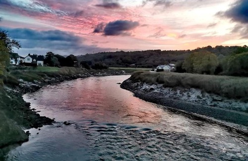 Caerleon Apartment | Quaint little guest suite with private parking