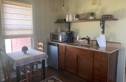 Arcadia Cottage | Quaint Little Porch Cottage