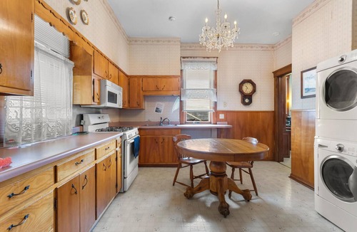 Danville Bed & Breakfast | Quaint Mansion - Downtown Danville Centrally locatedn