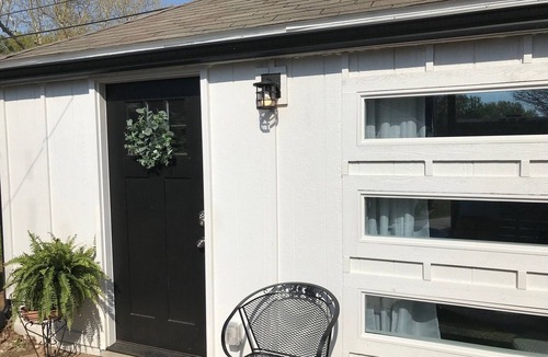 Cherry Street Apartment | Quaint midtown studio located minutes from the best Tulsa has to offer.
