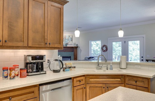 Noble House | Quaint Noble Home: 6 Mi to University of Oklahoma!