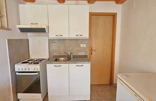 Bol Cottage | Quaint old stone cottage with large terrace just 150m from the beach