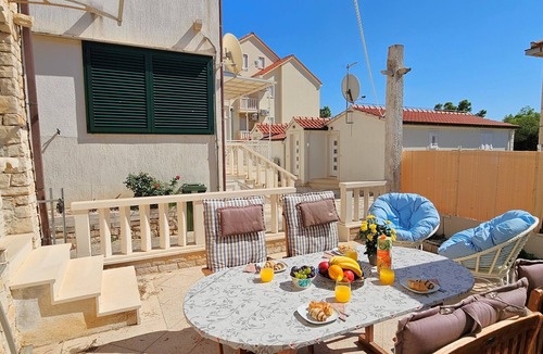Bol Cottage | Quaint old stone cottage with large terrace just 150m from the beach