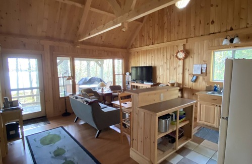 Franklin House | Quaint private cottage on Great Pond