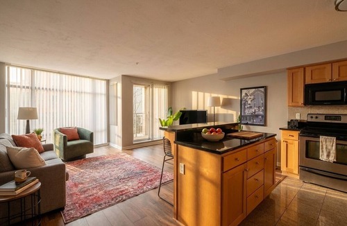 Ohio City Apartment | Quaint & Quiet CLE Condo