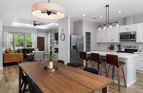 Bastrop House | Quaint ranch home with chic finishes & large patio/yard