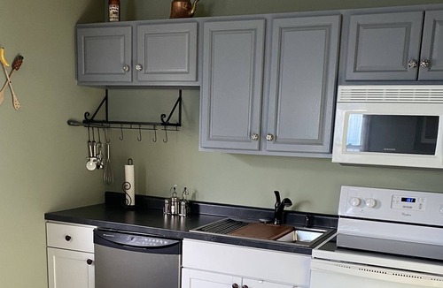 Cedar Rapids Cottage | Quaint river cottage