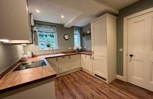 Loanhead House | Quaint self contained cottage near Edinburgh.