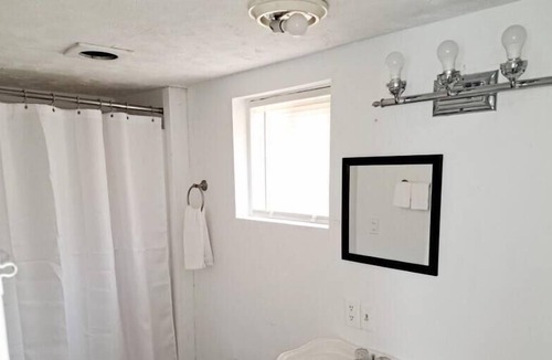 Keokuk House | Quaint & Sleek Home in Keokuk
