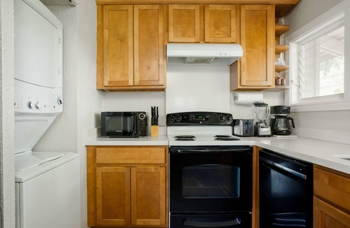 Princeville Cottage | Quaint stand-alone cottage - 2 bedroom 2 bath