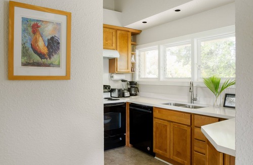 Princeville Cottage | Quaint stand-alone cottage - 2 bedroom 2 bath