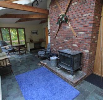 Moscow House | Quaint Stowe Cabin