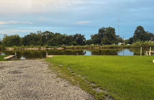 Theriot Apartment | Quaint studio fishing camp on the bayou