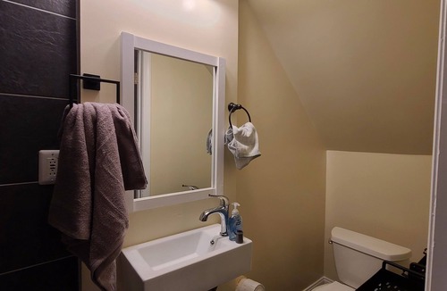 Federal Hill Apartment | Quaint Studio in popular Fed Hill with free parking