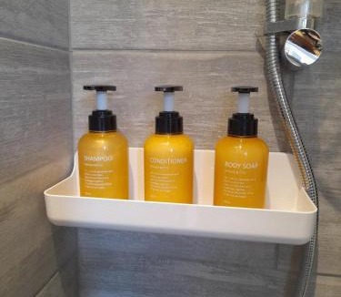 Thames Ditton House | Quaint Studio Loft Room nr Hampton Court