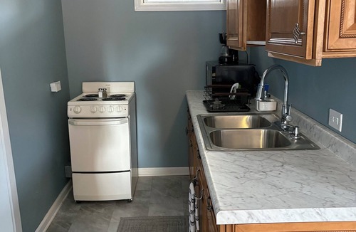 Beecher Apartment | Quaint Studio Unit in fantastic Beecher with refreshing AC