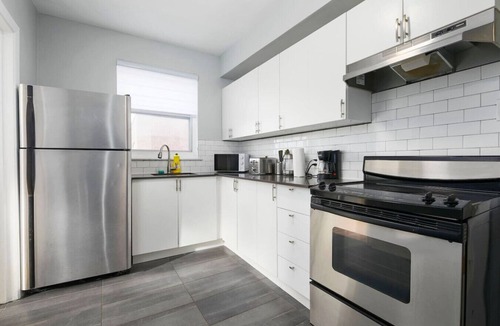Cote-Des-Neiges—Notre-Dame-De-Grace Apartment | Quaint & Stylish 2BR A Perfect Retreat in MTL