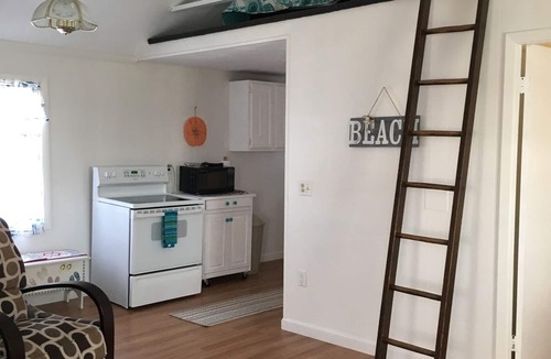 Snug Harbor Cottage | Quaint Summer Cottage