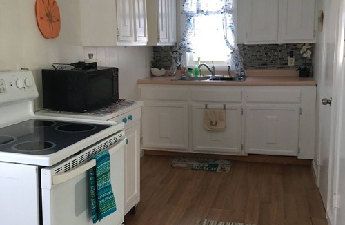 Snug Harbor Cottage | Quaint Summer Cottage