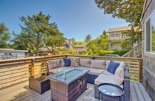 Seaside House | Quaint 'Sur La Mer' Cottage w/Deck, Fire Pit