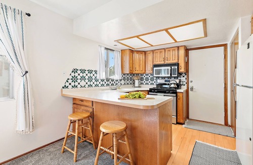 Midway House | Quaint Swiss Chalet Steps from Main St- Sleeps 5