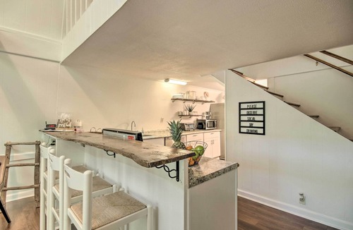 Tignall Cabin | Quaint Tignall Cabin w/Deck & Private Dock!