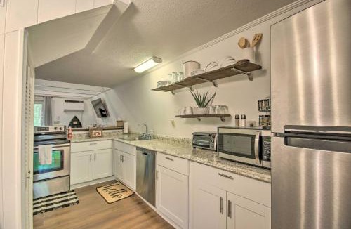 Tignall House | Quaint Tignall Cabin with Deck and Private Dock!