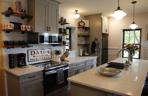 Day House | Quaint traditional Adirondack camp with modern amenities.