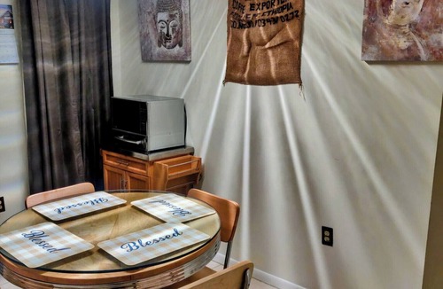 Flying Hills House | QUAINT TREEHOUSE OASIS