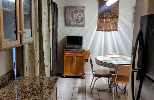 Flying Hills House | QUAINT TREEHOUSE OASIS