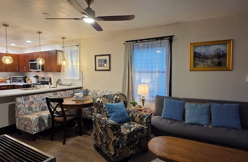 Guernsey House | Quaint & Updated In-Town Charmer