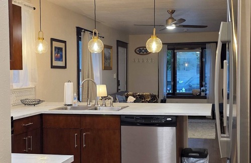 Guernsey House | Quaint & Updated In-Town Charmer