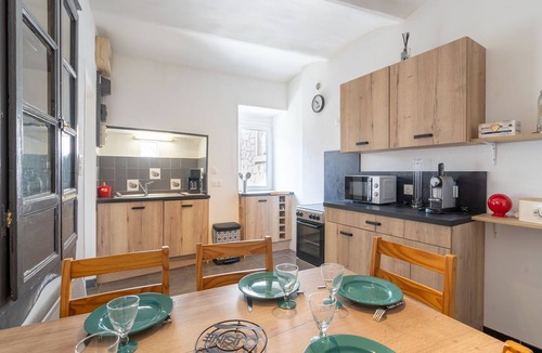 Saint Alban Auriolles Villa | Quaint Villa in Ardèche with Hot Tub