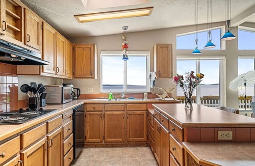 Kingston House | Quaint Waterfront stay on Puget Sound