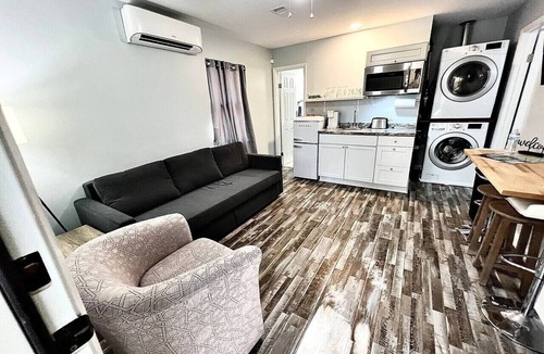 Burton Apartment | Quality for Four and your pets are allowed