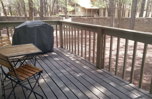 Pinetop Villa | Quality Hill Resort Villa, private garage with remote, deck and barbecue
