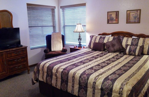 Pinetop Villa | Quality Hill Resort Villa, relax among the tall pines in your very private villa